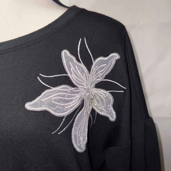 Love Scarlett Black Floral Embroidered Sweatshirt women’s Size XL - Picture 4 of 6